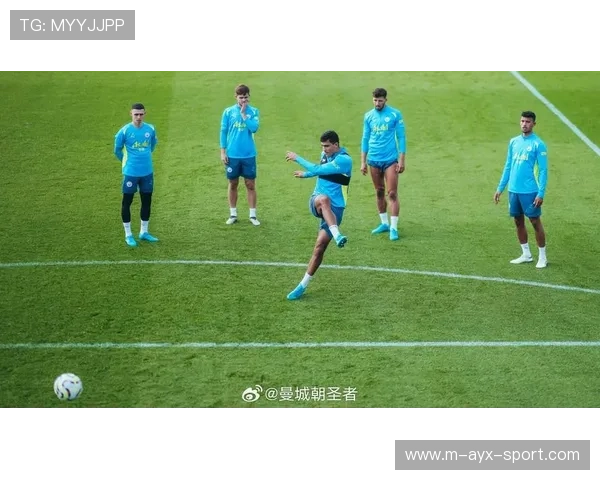 曼城在训练中强调“眼见即传”的中场快传哲学