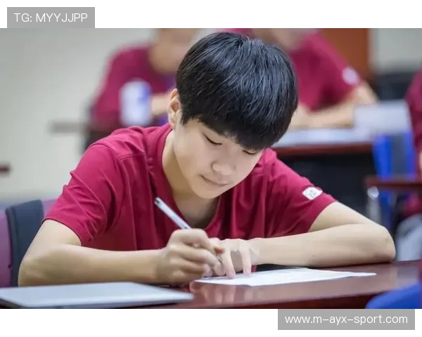 新生入学套餐1000元收费，“自愿”二字引争议