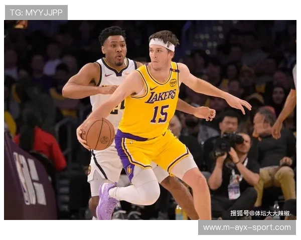 湖人3连胜后，雷迪克点名小詹，里夫斯情商高，东契奇还很谦虚，组图_湖人大胜勇士 詹皇以一敌四库里倒地